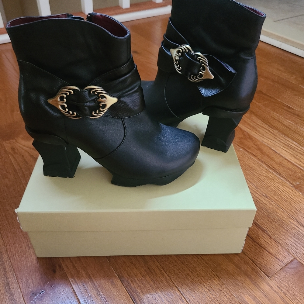 L'ARTISTE black boot by spring step